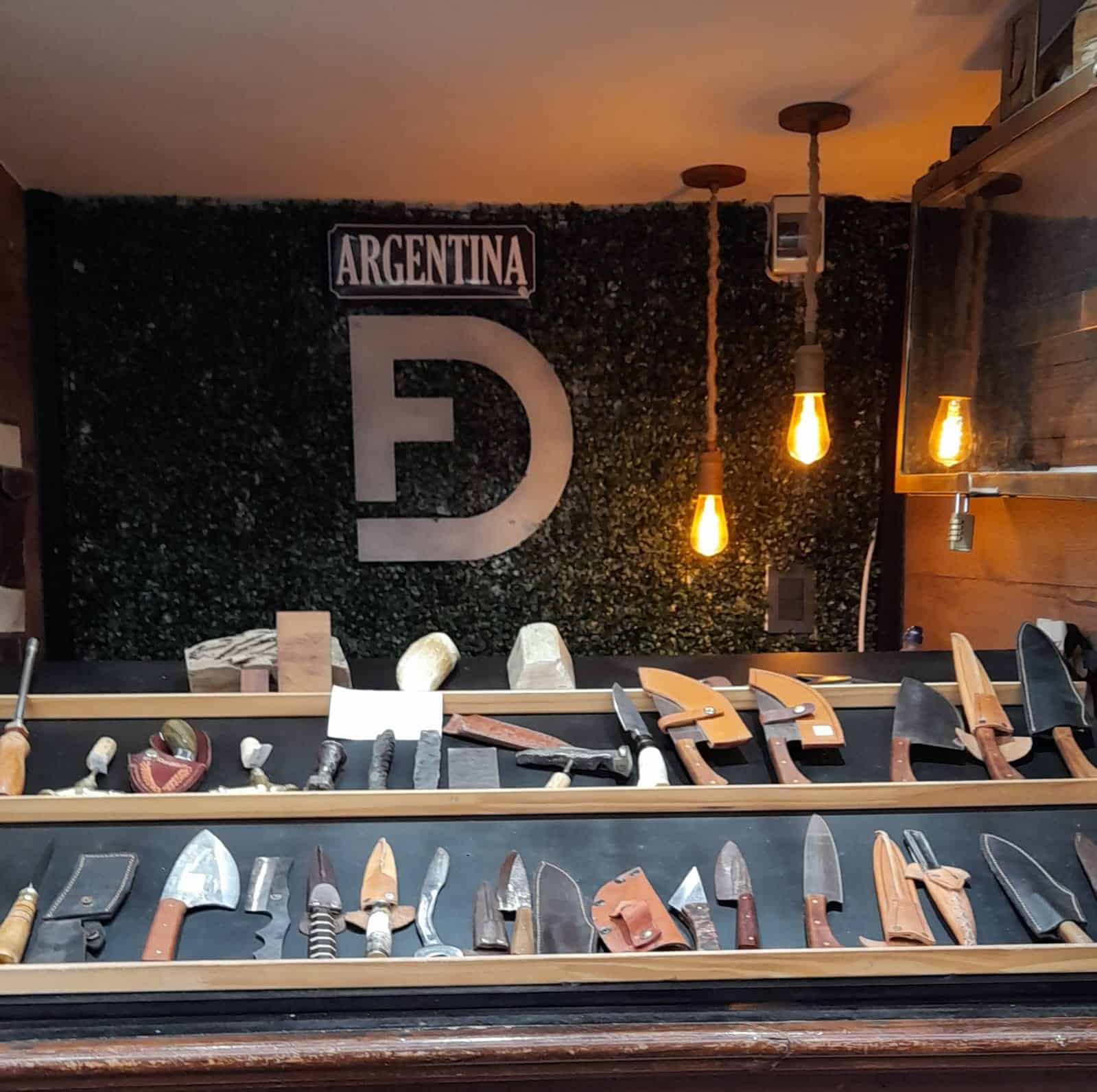 PASEO ARTESANAL ENRIQUETA GASTELUMENDI - Paseo Artesanal - Puesto 1 Forjas Darre - Ushuaia City