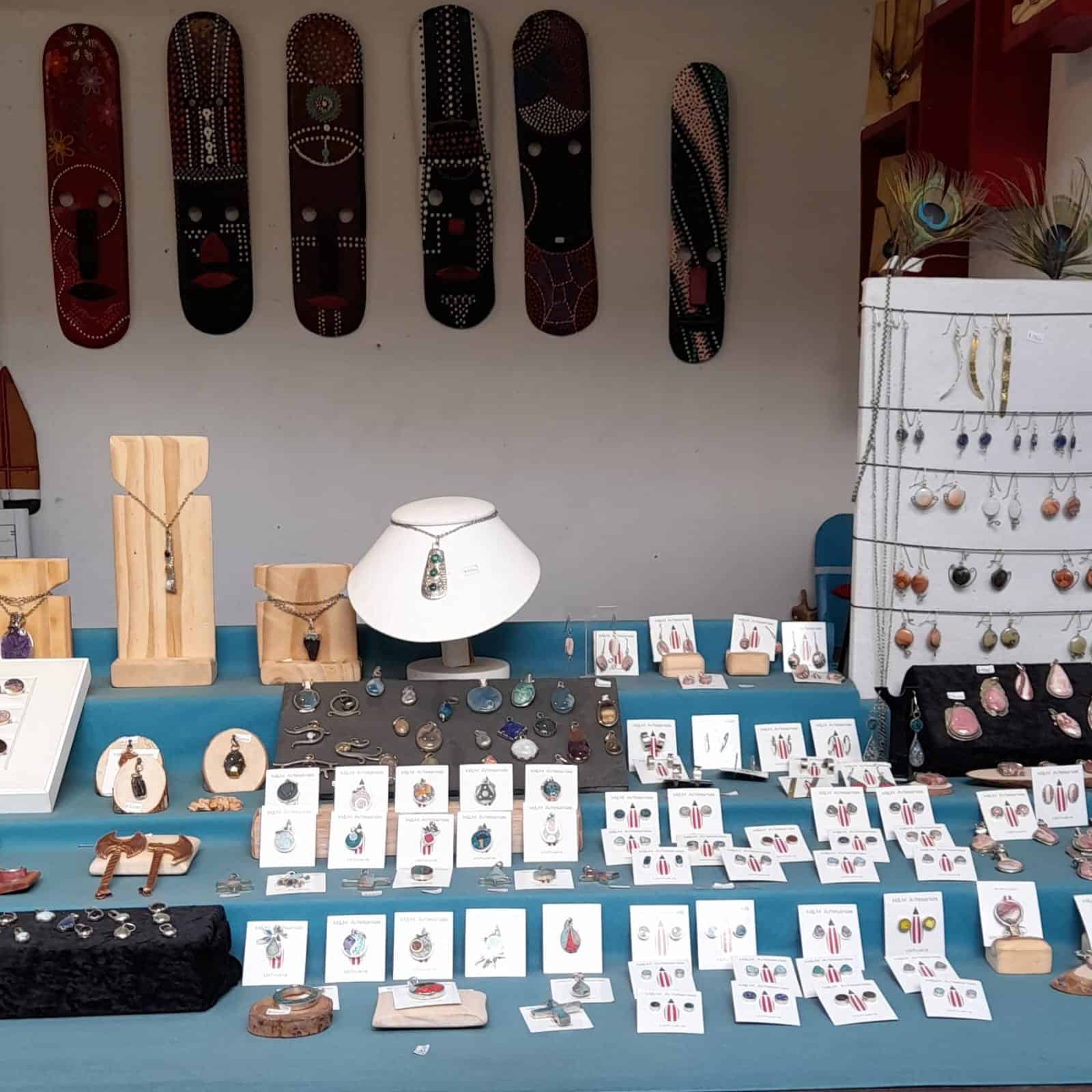 PASEO ARTESANAL ENRIQUETA GASTELUMENDI - Paseo Artesanal - Puesto 13 M & M Artesanías - Ushuaia City