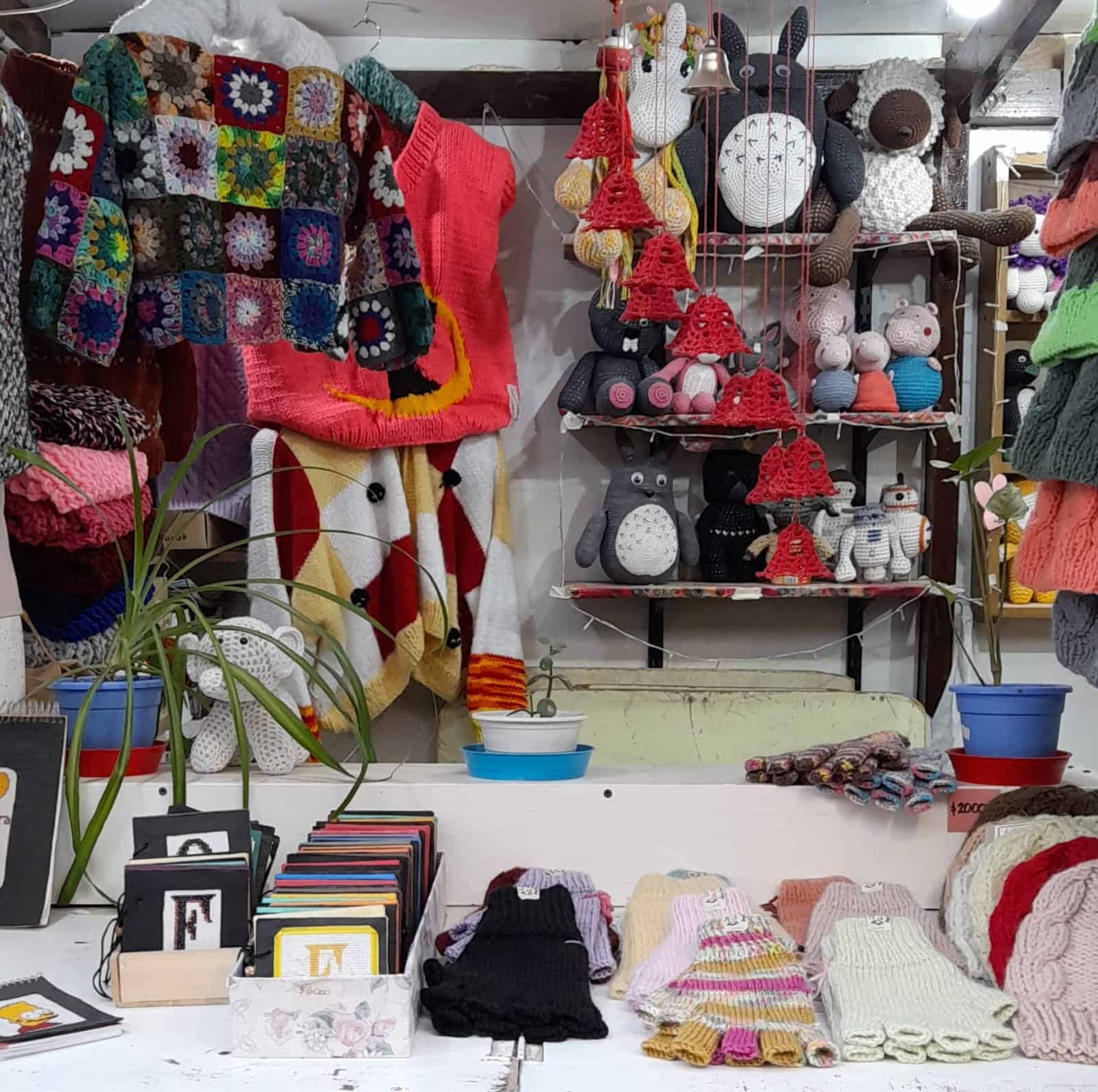 PASEO ARTESANAL ENRIQUETA GASTELUMENDI - Paseo Artesanal - Puesto 2 Agujas de Fuego - Ushuaia City