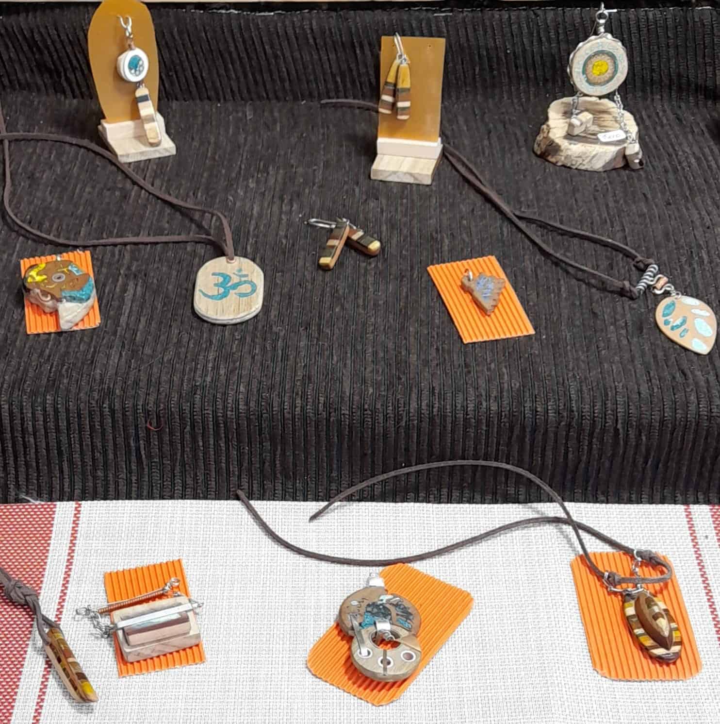 PASEO ARTESANAL ENRIQUETA GASTELUMENDI - Paseo Artesanal - Puesto 22 Copla Maderas Regionales - Ushuaia City