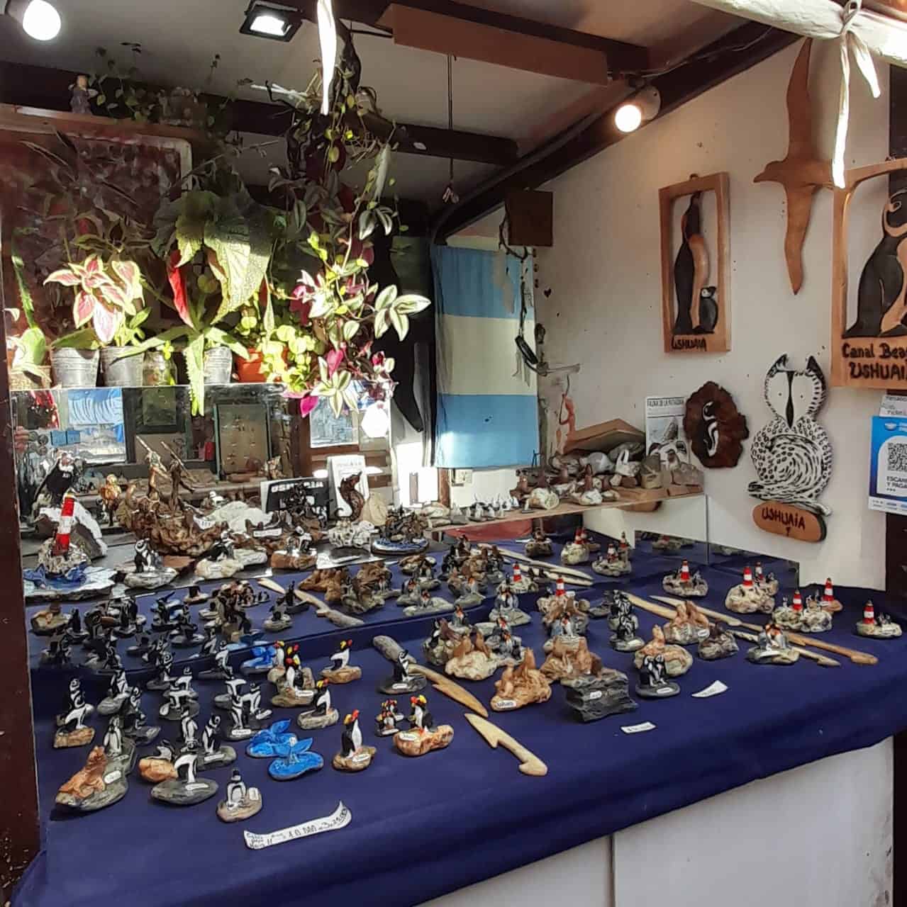 PASEO ARTESANAL ENRIQUETA GASTELUMENDI - Paseo Artesanal - Puesto 23 Richard Artesanías - Ushuaia City