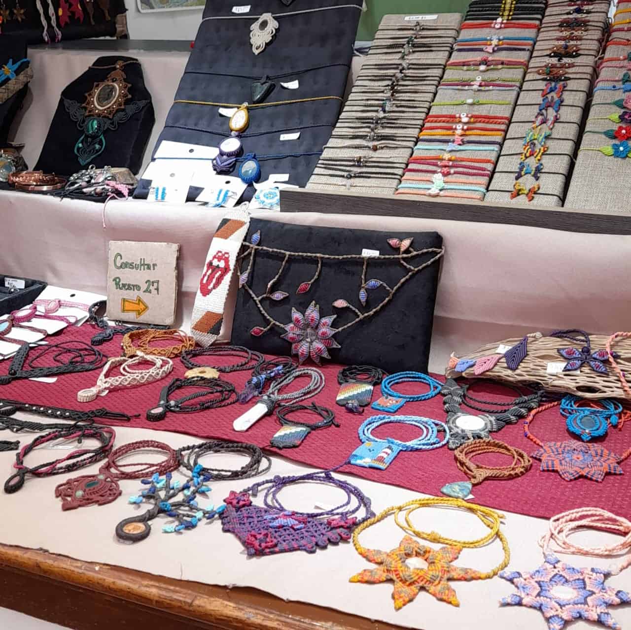 PASEO ARTESANAL ENRIQUETA GASTELUMENDI - Paseo Artesanal - Puesto 26 Delirium Artes - Ushuaia City