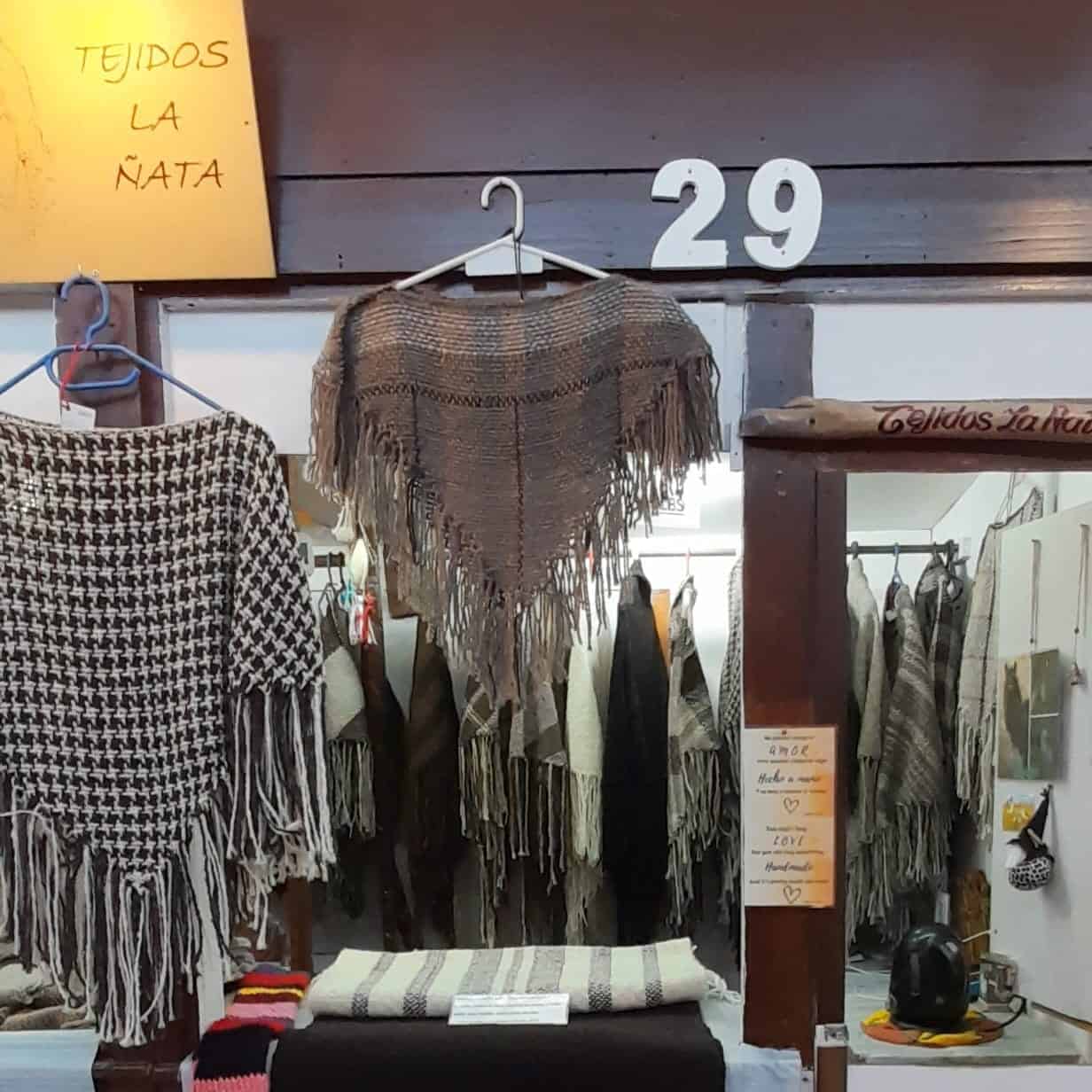 PASEO ARTESANAL ENRIQUETA GASTELUMENDI - Paseo Artesanal - Puesto 29 Tejidos la Ñata - Ushuaia City