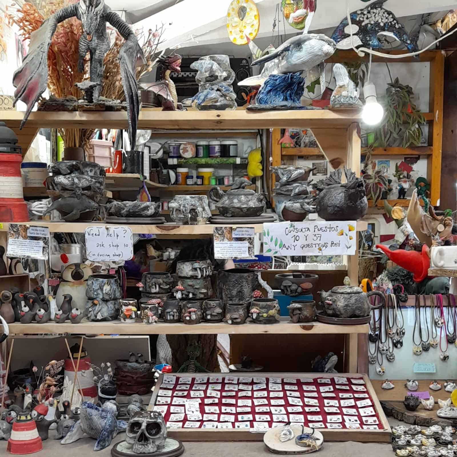 PASEO ARTESANAL ENRIQUETA GASTELUMENDI - Paseo Artesanal - Puesto 38 Castigo Divino - Ushuaia City