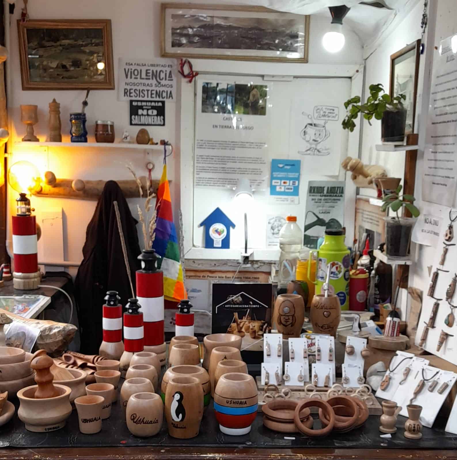 PASEO ARTESANAL ENRIQUETA GASTELUMENDI - Paseo Artesanal - Puesto 39 Artesanía Cenatiempo - Ushuaia City