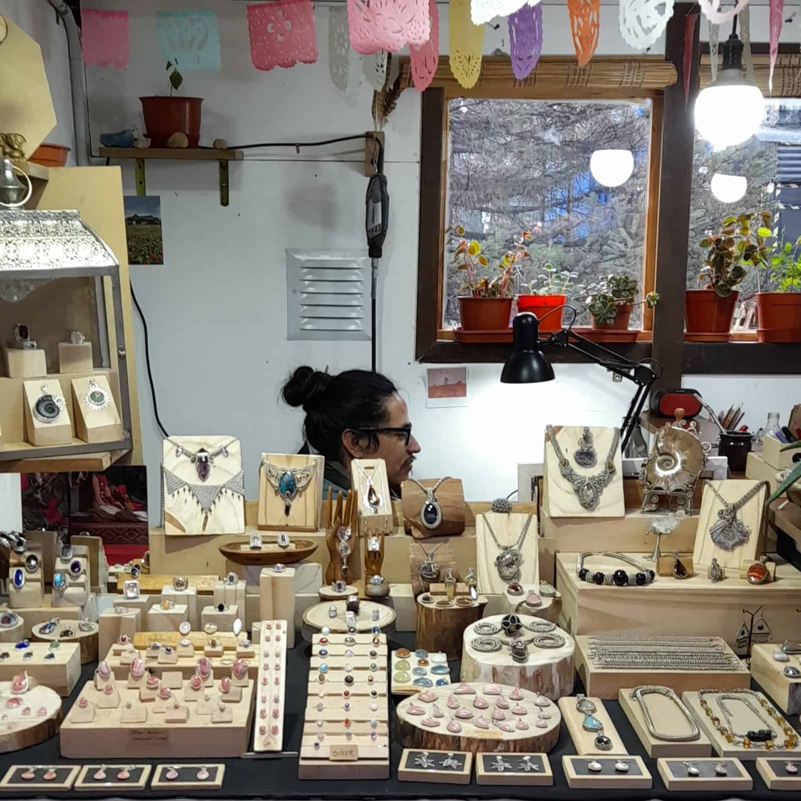 PASEO ARTESANAL ENRIQUETA GASTELUMENDI - Paseo Artesanal - Puesto 41 Nudo Joyería - Ushuaia City