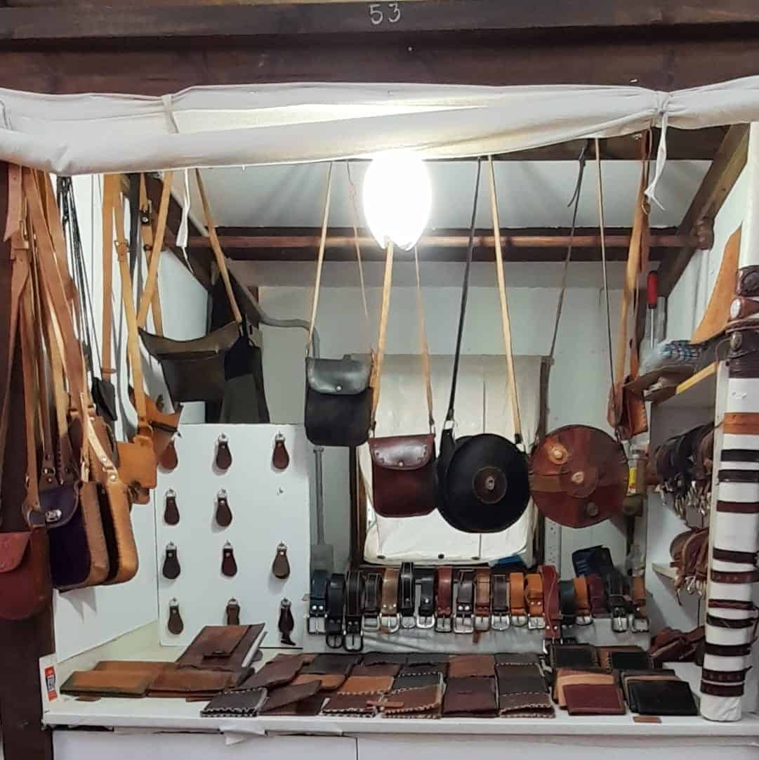 PASEO ARTESANAL ENRIQUETA GASTELUMENDI - Paseo Artesanal - Puesto 53 Mauricio Cuero - Ushuaia City