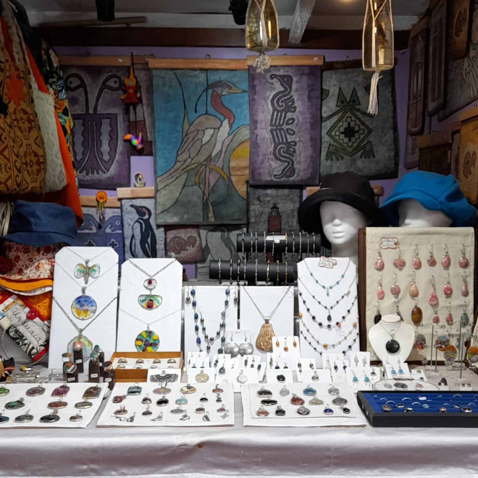 PASEO ARTESANAL ENRIQUETA GASTELUMENDI - Paseo Artesanal - Puesto 8 Isabel Artesanías - Ushuaia City